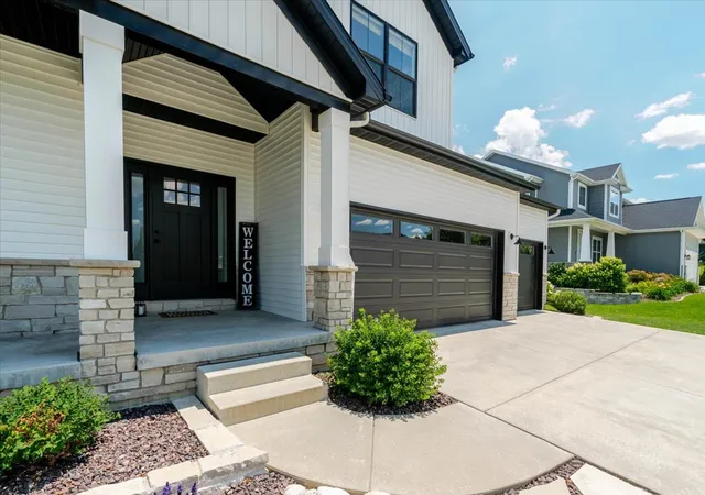 5th image of 1304 Staghorne Wy, Bloomington, IL 61705 | MLS# 12685714