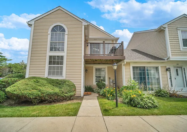 Homes for sale in Buffalo Grove, IL | 581 Le Parc Cir #581, Buffalo Grove, IL 60089 | MLS# 12685723