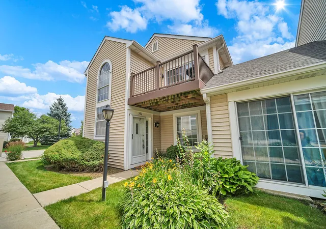 Homes for sale in Buffalo Grove, IL | 581 Le Parc Cir #581, Buffalo Grove, IL 60089 | MLS# 12685723