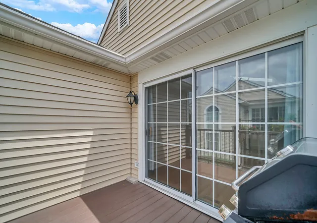 Homes for sale in Buffalo Grove, IL | 581 Le Parc Circle, Buffalo Grove, IL 60089 | Houzeo