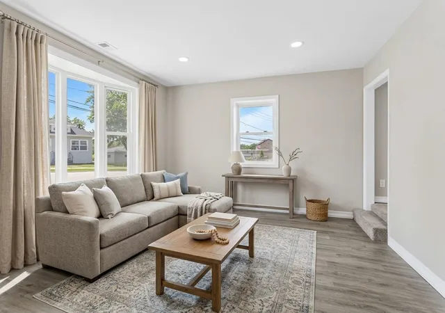 Photo 2 of Single family home for sale at 521 Mccarthy Rd, Lemont, IL 60439 | MLS# 12685724 | Listing updated on 2026-09-12