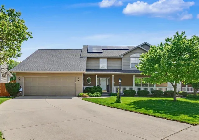 2nd image of 3208 Cherry Hills Dr, Champaign, IL 61822 | MLS# 12685782