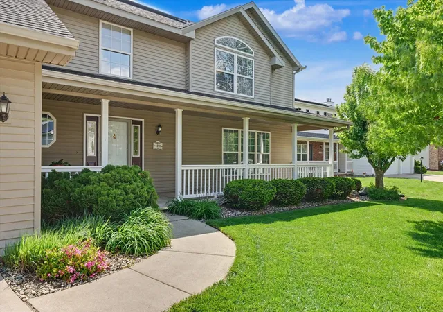 3rd image of 3208 Cherry Hills Dr, Champaign, IL 61822 | MLS# 12685782