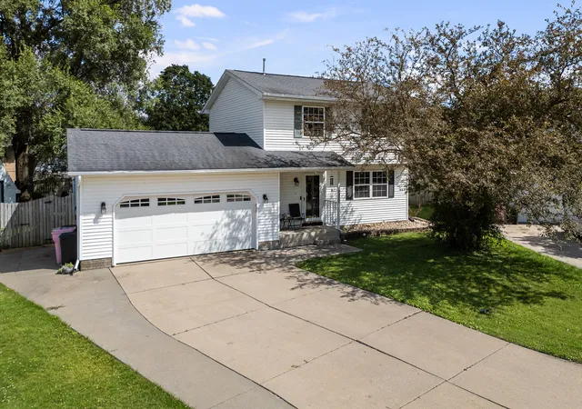 Homes for sale in Colona, IL | 322 Sullivan Dr, Colona, IL 61241 | MLS# 12685788