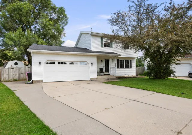 Homes for sale in Colona, IL | 322 Sullivan Dr, Colona, IL 61241 | MLS# 12685788