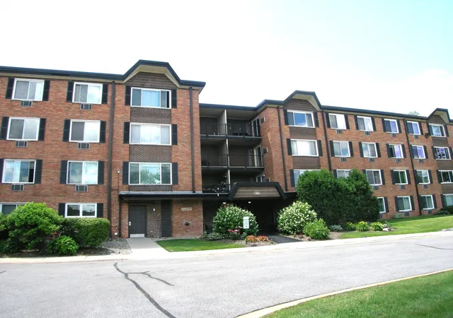 Homes for sale in Arlington Heights, IL | 1216 S New Wilke Rd #406, Arlington Heights, IL 60005 | MLS# 12685804