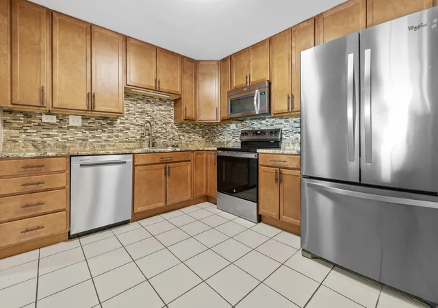 Homes for sale in Wheeling, IL | 375 Plum Creek Dr #312, Wheeling, IL 60090 | MLS# 12685812