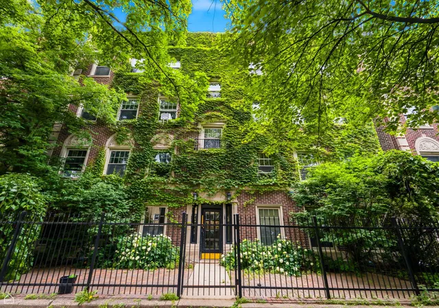 Homes for sale in Chicago, IL | 6121 N Hoyne Ave #3S, Chicago, IL 60659 | MLS# 12685814