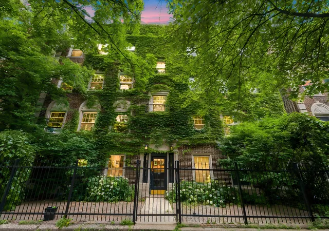 Homes for sale in Chicago, IL | 6121 N Hoyne Avenue, Chicago, IL 60659 | Houzeo