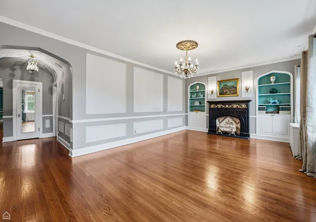 Homes for sale in Chicago, IL | 6121 N Hoyne Ave, Chicago, IL 60659