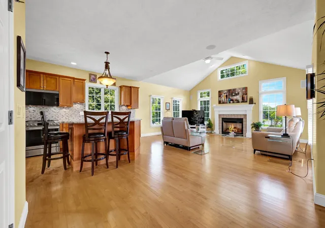 Homes for sale in Bloomington, IL | 10 Cloverhill Cir, Bloomington, IL 61705 | MLS# 12685885