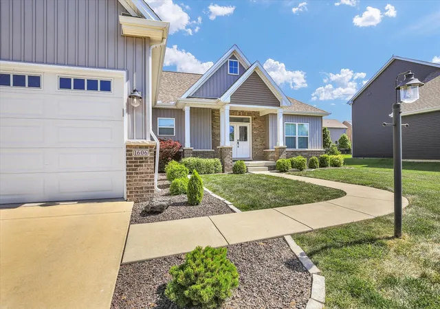 Homes for sale in Mahomet, IL | 1606 Kassen Ave, Mahomet, IL 61853 | MLS# 12685890