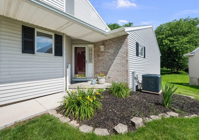 Listing Photo 1 - Condo for sale in building located at 3968 Prairie Ln, Bettendorf, IA 52722 - Unit #0