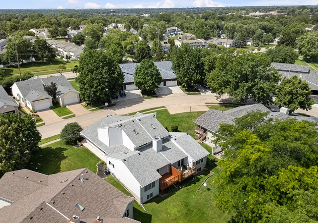 Listing Photo 3 - Condo for sale in building located at 3968 Prairie Ln, Bettendorf, IA 52722 - Unit #0