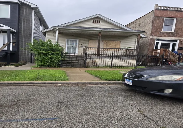 Homes for sale in Chicago, IL | 426 N Trumbull Ave, Chicago, IL 60624 | MLS# 12685982