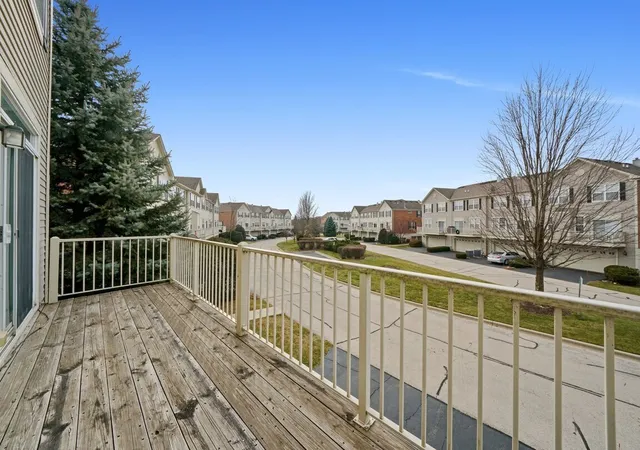 2nd image of 760 Lambert Ln, Bartlett, IL 60103