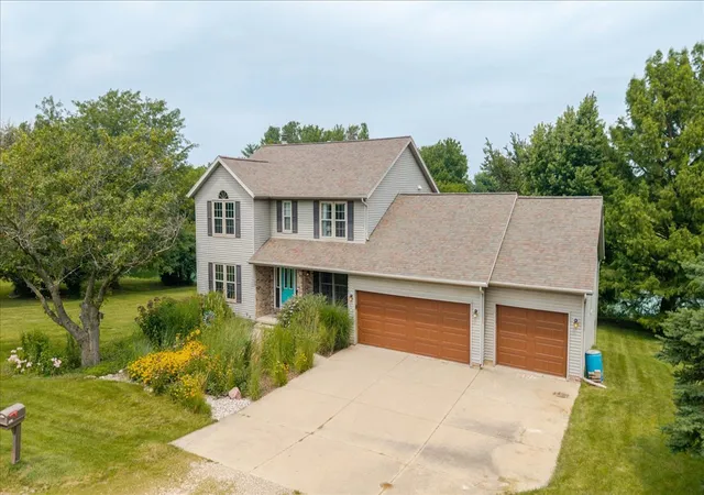Photo 2 of Sale Pending at 9082 Hardesty Run Rd, Bloomington, IL 61705 | MLS# 12686007 | Listing updated on 2026-08-28