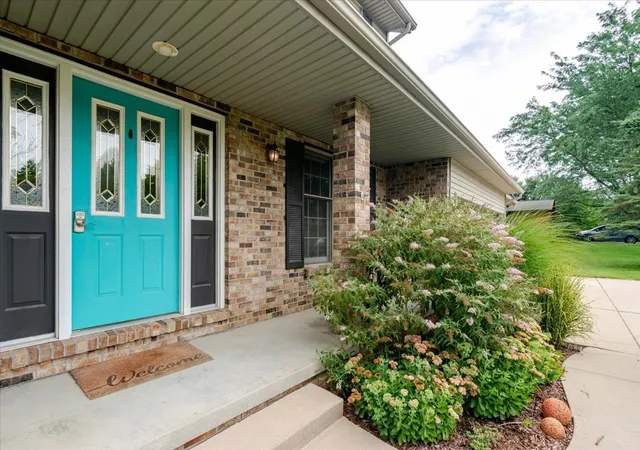 Photo 3 of Sale Pending at 9082 Hardesty Run Rd, Bloomington, IL 61705 | MLS# 12686007 | Listing updated on 2026-08-28