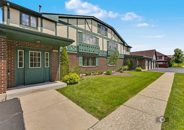 2nd image of 11657 S Matterhorn Cir #102, Palos Park, IL 60464 | MLS# 12686020