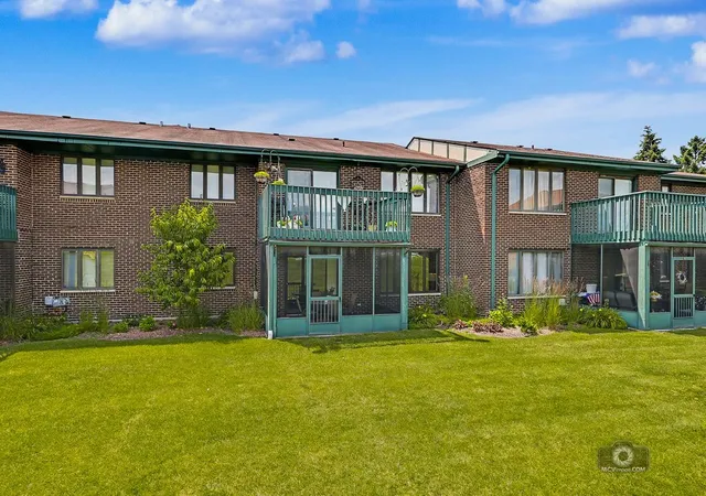 3rd image of 11657 S Matterhorn Cir #102, Palos Park, IL 60464 | MLS# 12686020