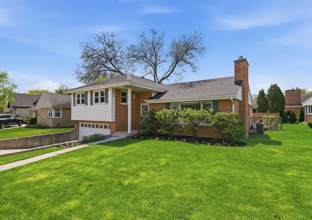 Homes for sale in Park Ridge, IL | 389 Michael John Dr, Park Ridge, IL 60068 | MLS# 12686027