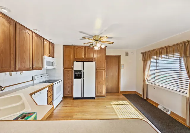 5th image of 11115 Martindale Dr, Westchester, IL 60154 | MLS# 12686070
