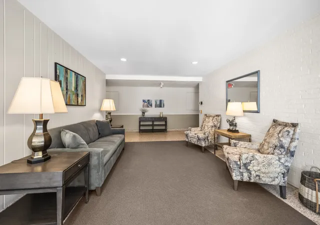 2nd image of 2333 Central St, Evanston, IL 60201