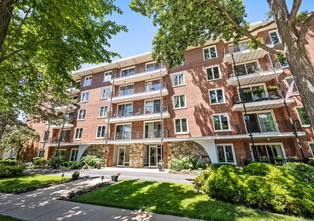 24th image of 2333 Central St #206, Evanston, IL 60201 | MLS# 12686072