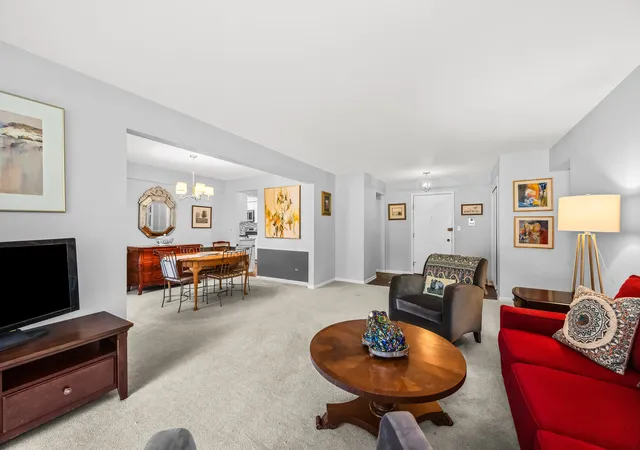 3rd image of 2333 Central St #206, Evanston, IL 60201 | MLS# 12686072
