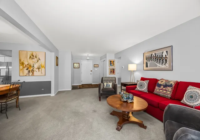 4th image of 2333 Central St #206, Evanston, IL 60201 | MLS# 12686072