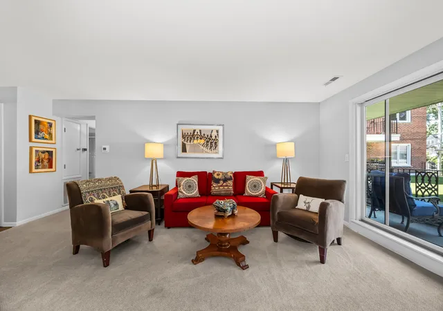 5th image of 2333 Central St #206, Evanston, IL 60201 | MLS# 12686072