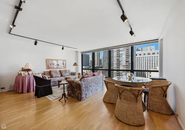 2nd image of 910 N Lake Shore Dr #2518, Chicago, IL 60611 | MLS# 12686111