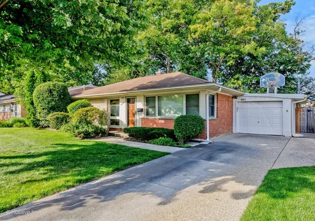 Homes for sale in Northbrook, IL | 1025 Longaker Rd, Northbrook, IL 60062 | MLS# 12686113