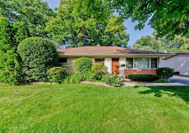Homes for sale in Northbrook, IL | 1025 Longaker Rd, Northbrook, IL 60062 | MLS# 12686113