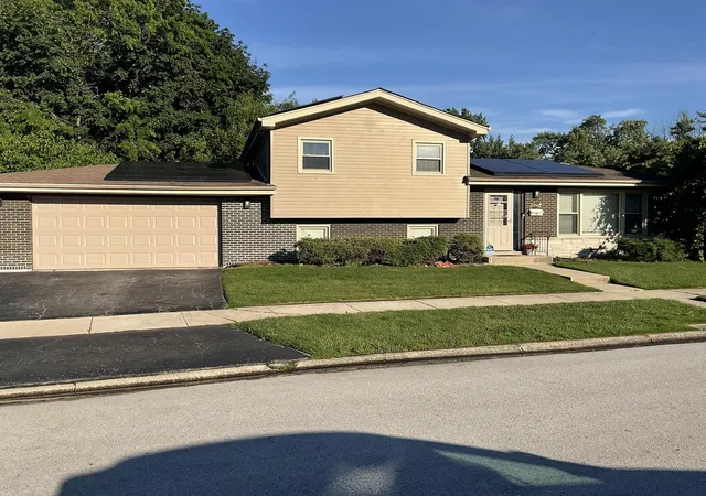 Homes for sale in South Holland, IL | 17141 Maryland Ave S, South Holland, IL 60473 | MLS# 12686133