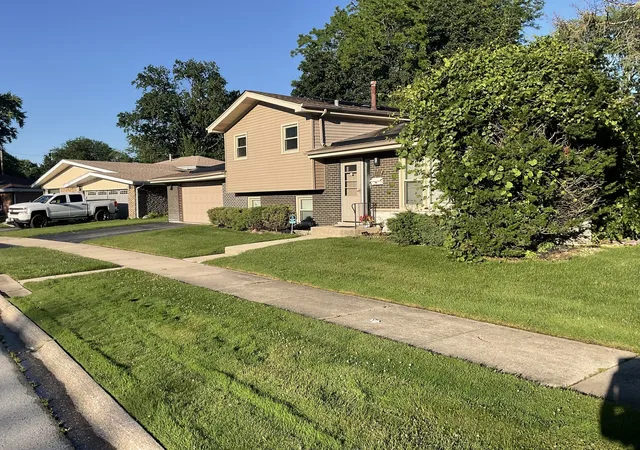 Homes for sale in South Holland, IL | 17141 Maryland Ave S, South Holland, IL 60473 | MLS# 12686133