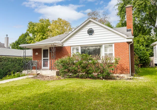 Single family home for sale at 122 S Quincy St, Hinsdale, IL 60521 | MLS# 12686150