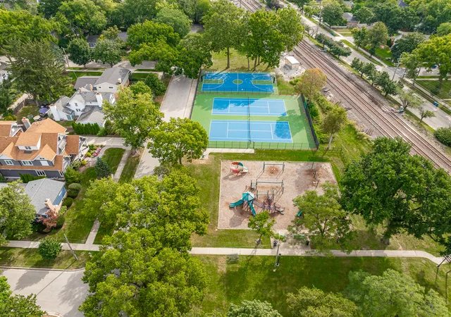 Photo 3 of Single family home for sale at 122 S Quincy St, Hinsdale, IL 60521 | MLS# 12686150 | Listing updated on 2026-09-20