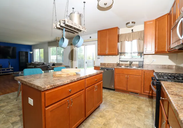 Homes for sale in Zion, IL | 3508 Sarah Dr, Zion, IL 60099 | MLS# 12686166