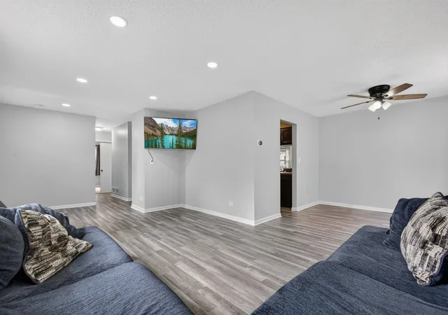 Photo 3 of Single family home for sale at 1039 Knollwood Ln, Bartlett, IL 60103 | MLS# 12686167 | Listing updated on 2026-08-27