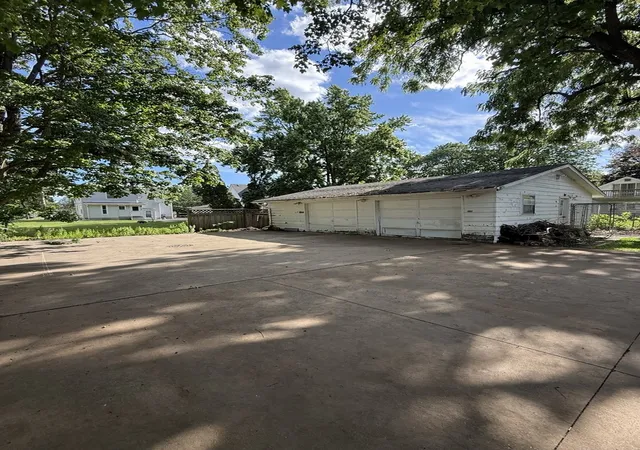 Homes for sale in De Kalb, IL | 916 Pleasant St, De Kalb, IL 60115 | MLS# 12686179