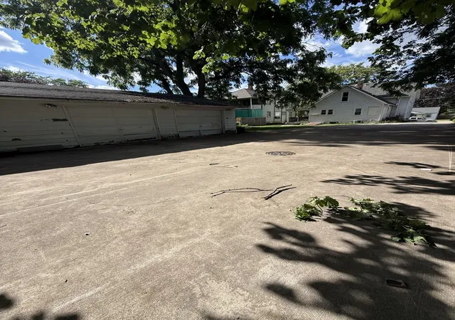 Homes for sale in De Kalb, IL | 916 Pleasant St, De Kalb, IL 60115 | MLS# 12686179