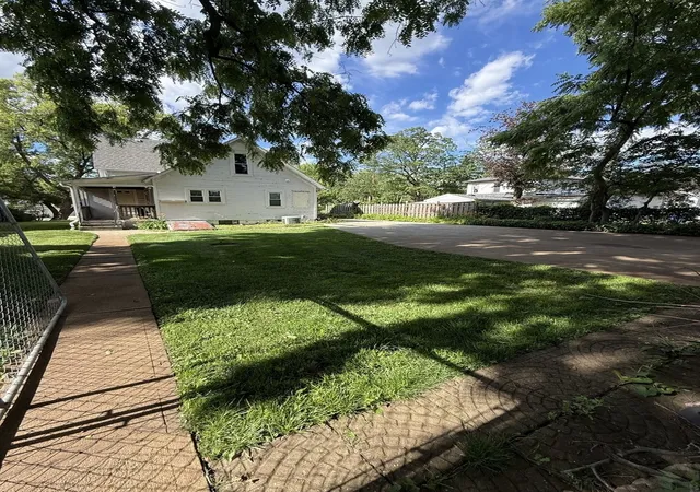 Homes for sale in De Kalb, IL | 916 Pleasant St, De Kalb, IL 60115 | MLS# 12686179