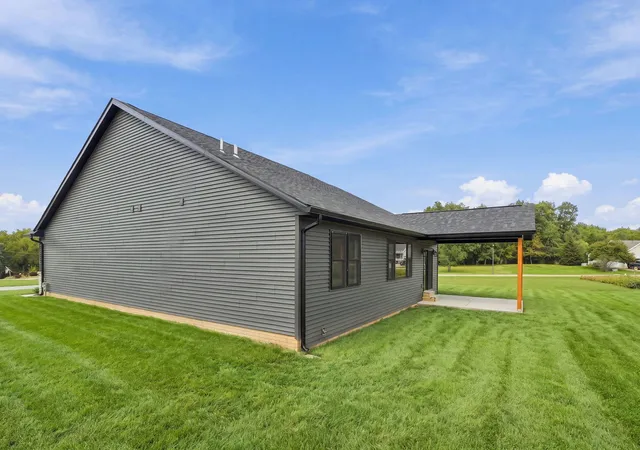 Photo 3 of Single family home for sale at 1409 Legends Dr, Milan, IL 61264 | MLS# 12686192 | Listing updated on 2026-10-01