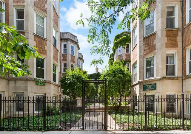 Homes for sale in Chicago, IL | 867 W Cornelia Ave #1, Chicago, IL 60657 | MLS# 12686217