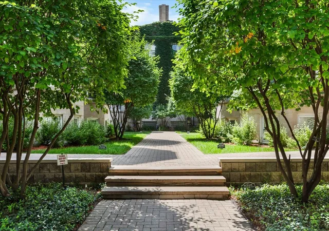 Homes for sale in Chicago, IL | 867 W Cornelia Ave #1, Chicago, IL 60657 | MLS# 12686217