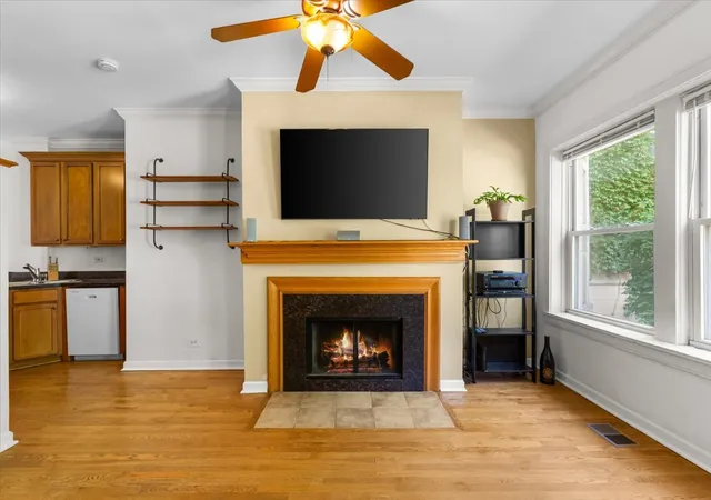Homes for sale in Chicago, IL | 867 W Cornelia Ave #1, Chicago, IL 60657 | MLS# 12686217