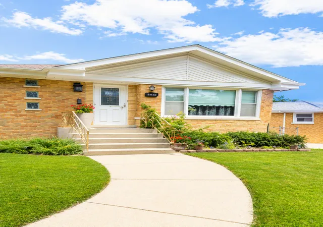 Homes for sale in Westchester, IL | 10616 Essex St, Westchester, IL 60154 | MLS# 12686236