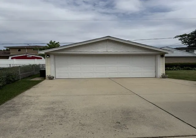 Homes for sale in Westchester, IL | 10616 Essex St, Westchester, IL 60154 | MLS# 12686236