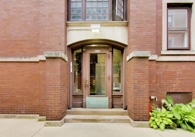 Homes for sale in Chicago, IL | 6108 S Kimbark Avenue, Chicago, IL 60637 | Houzeo